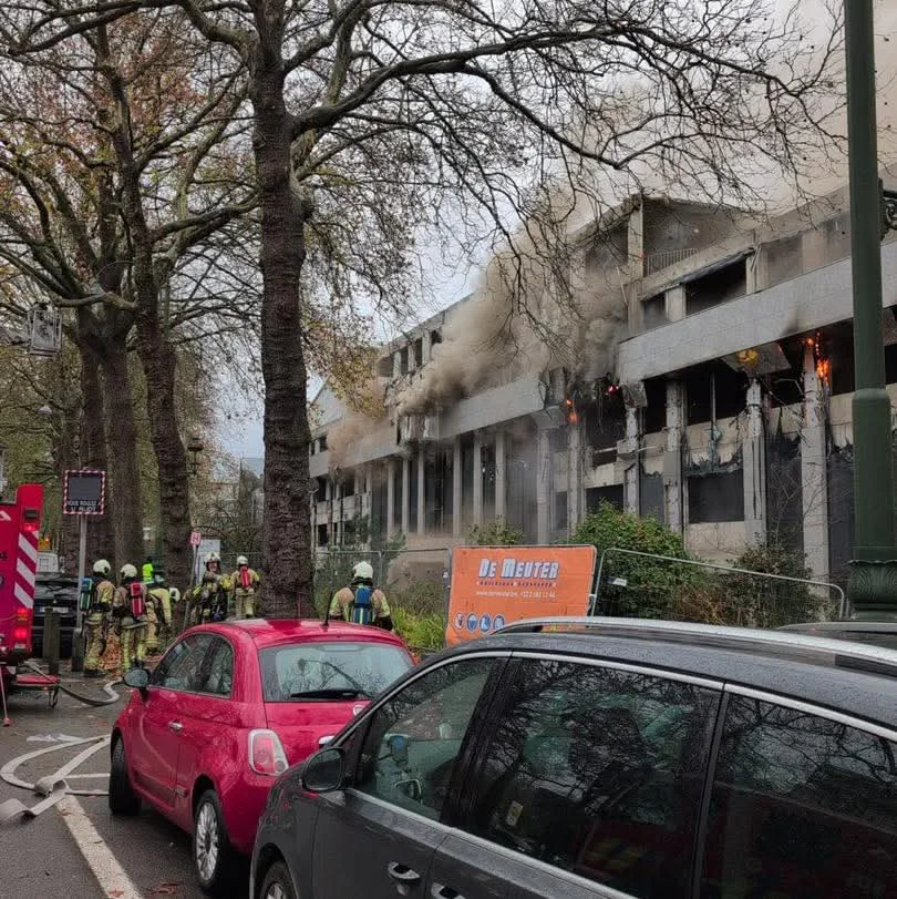 Incendie dans un immeuble en rénovation à Watermael-Boitsfort : les pompiers mobilisés plusieurs heures