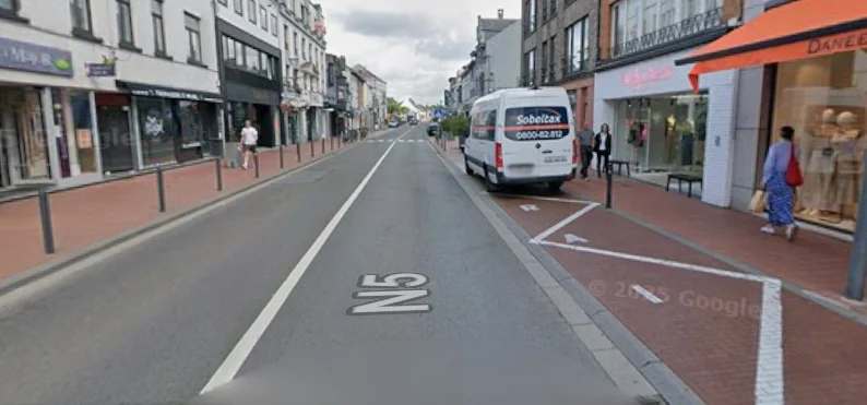 Effondrement de la chaussée à Waterloo : la N5 fermée dans les deux sens, déviations en place