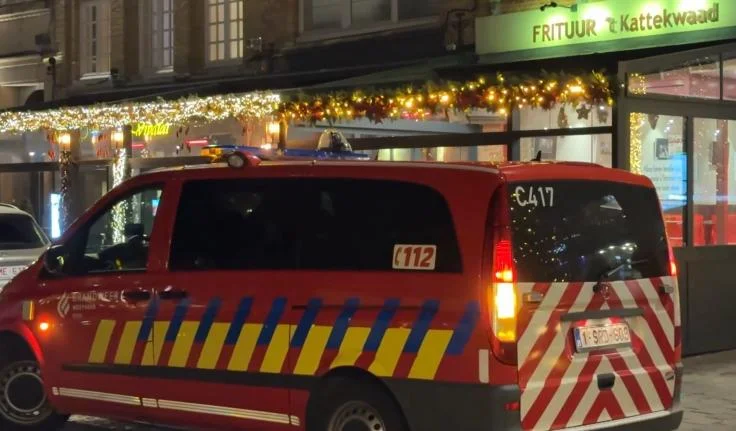 Drame à Ypres : un homme entre la vie et la mort après une chute dans une friterie