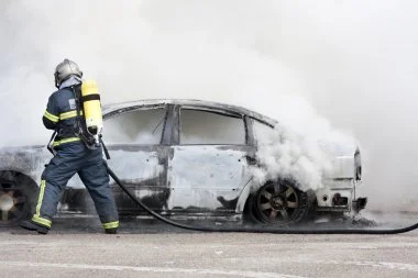 Thimister-Clermont : une voiture en feu se propage à une habitation en province de Liège