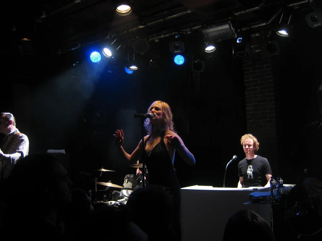 Hooverphonic se sépare : la chanteuse Geike Arnaert quitte le groupe après cinq années de collaboration