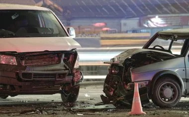 Accident sur l’E42/A27 à Dison : trois véhicules impliqués, circulation fortement perturbée