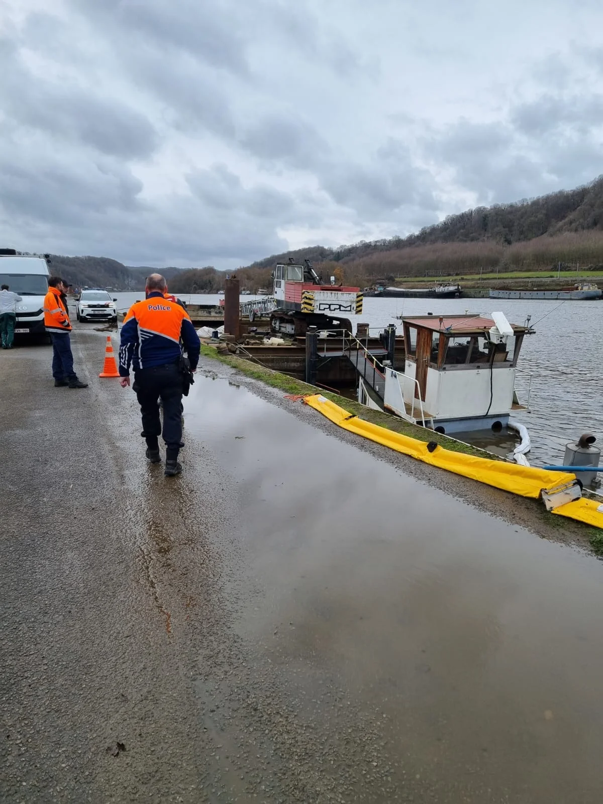 Sclayn : Naufrage d’un bateau pousseur sur la Meuse, la Protection civile en action