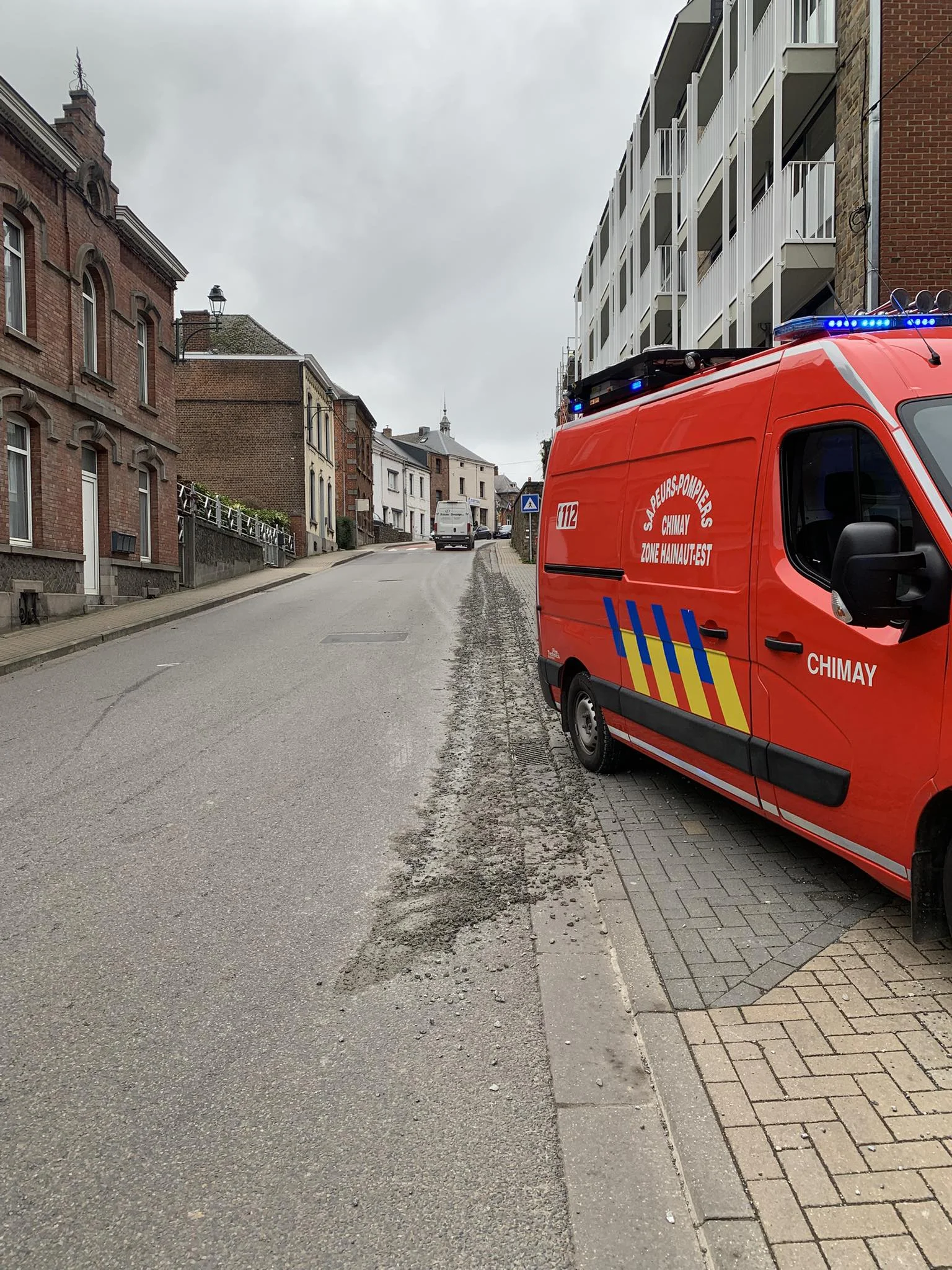 Perte de béton frais à Lobbes : intervention rapide des pompiers Hainaut-Est et des ouvriers