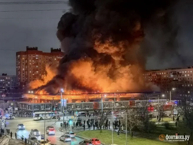 (VIDEO) Russie : incendie dévastateur dans un centre commercial de Saint-Pétersbourg, un mort et plusieurs blessés
