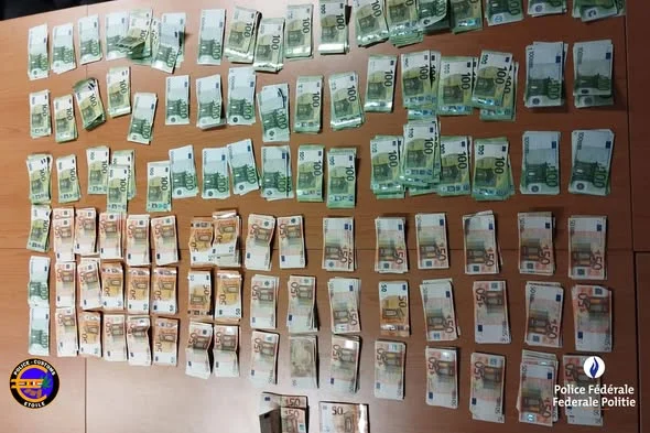 Opération Étoile : plus de 100 000 € et 6,8 kg de cocaïne saisis lors d’un vaste coup de filet transfrontalier