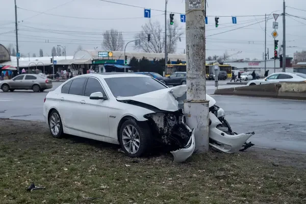 Sortie de route nocturne sur la N591 entre Momignies et Macon : le conducteur indemne