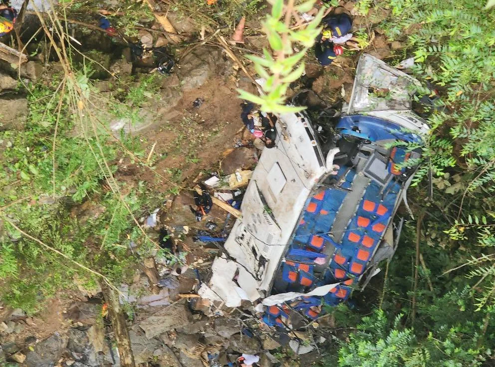Colombie : un bus scolaire chute de 80 mètres, plus de douze morts lors d’un voyage d’élèves