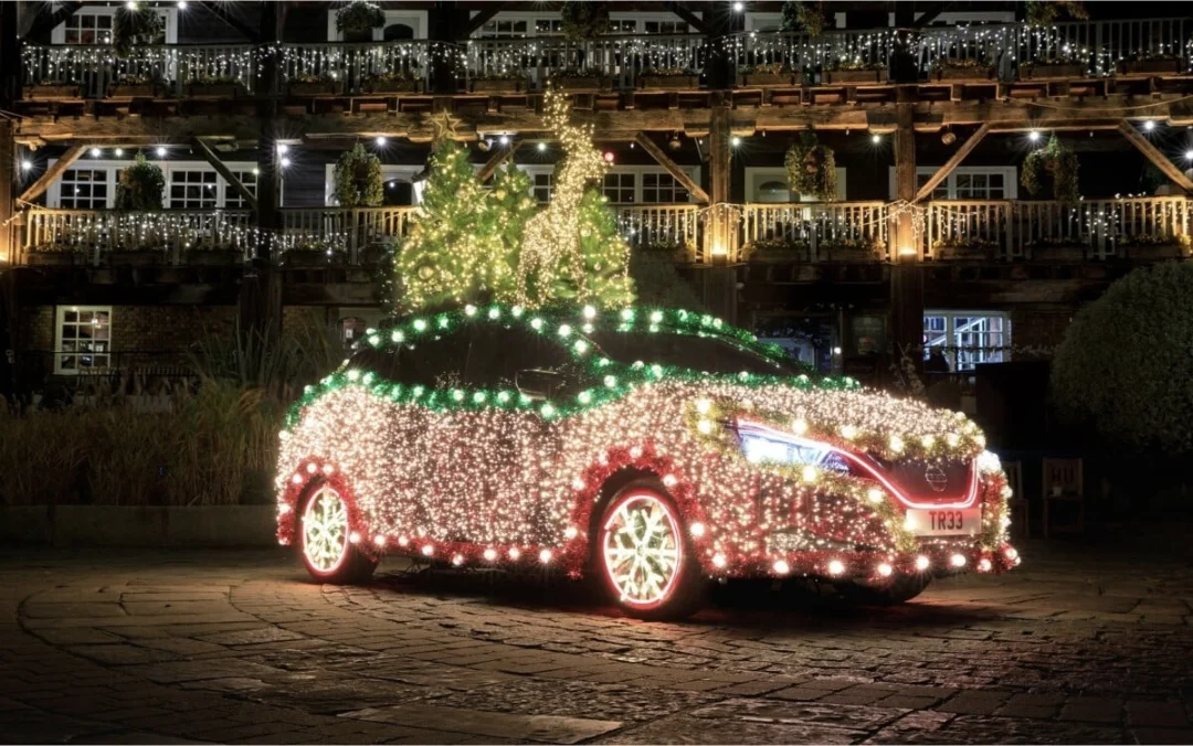 Décorations lumineuses sur les véhicules : une pratique festive mais strictement interdite