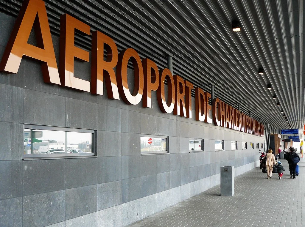 Drame à l’aéroport de Charleroi : un passager de 74 ans décède après un malaise