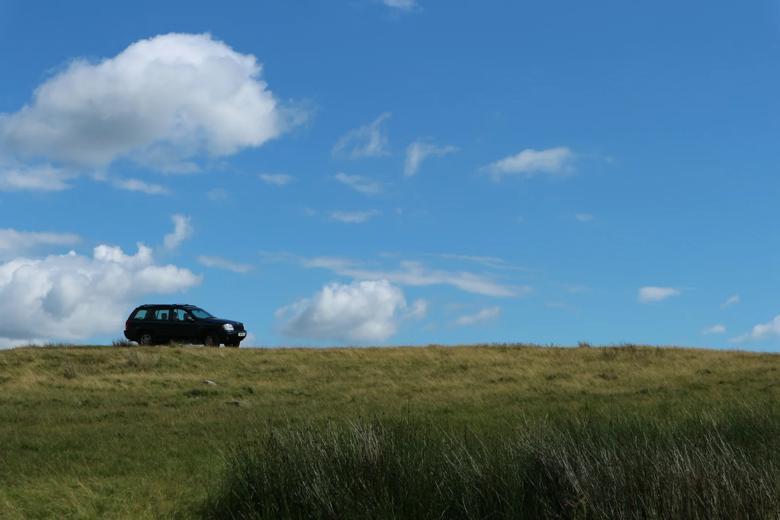 Cul-des-Sarts : une automobiliste hospitalisée après une violente sortie de route