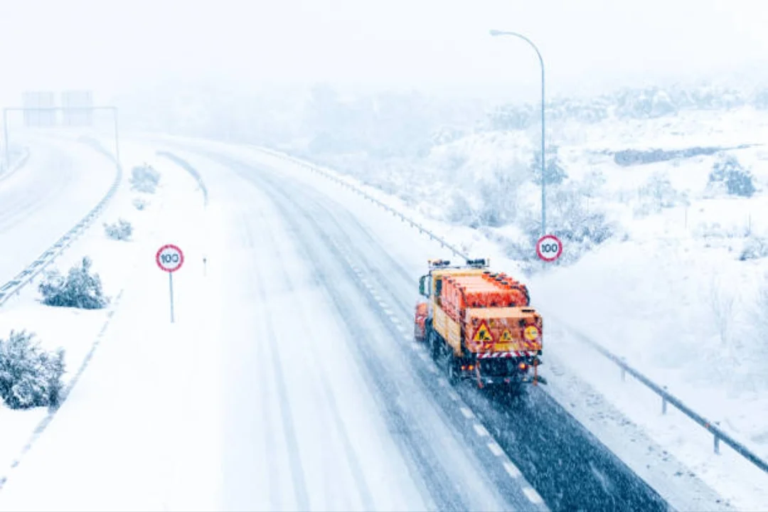 Accident sur la N62 à Lengeler : la route totalement fermée, la neige complique fortement la situation