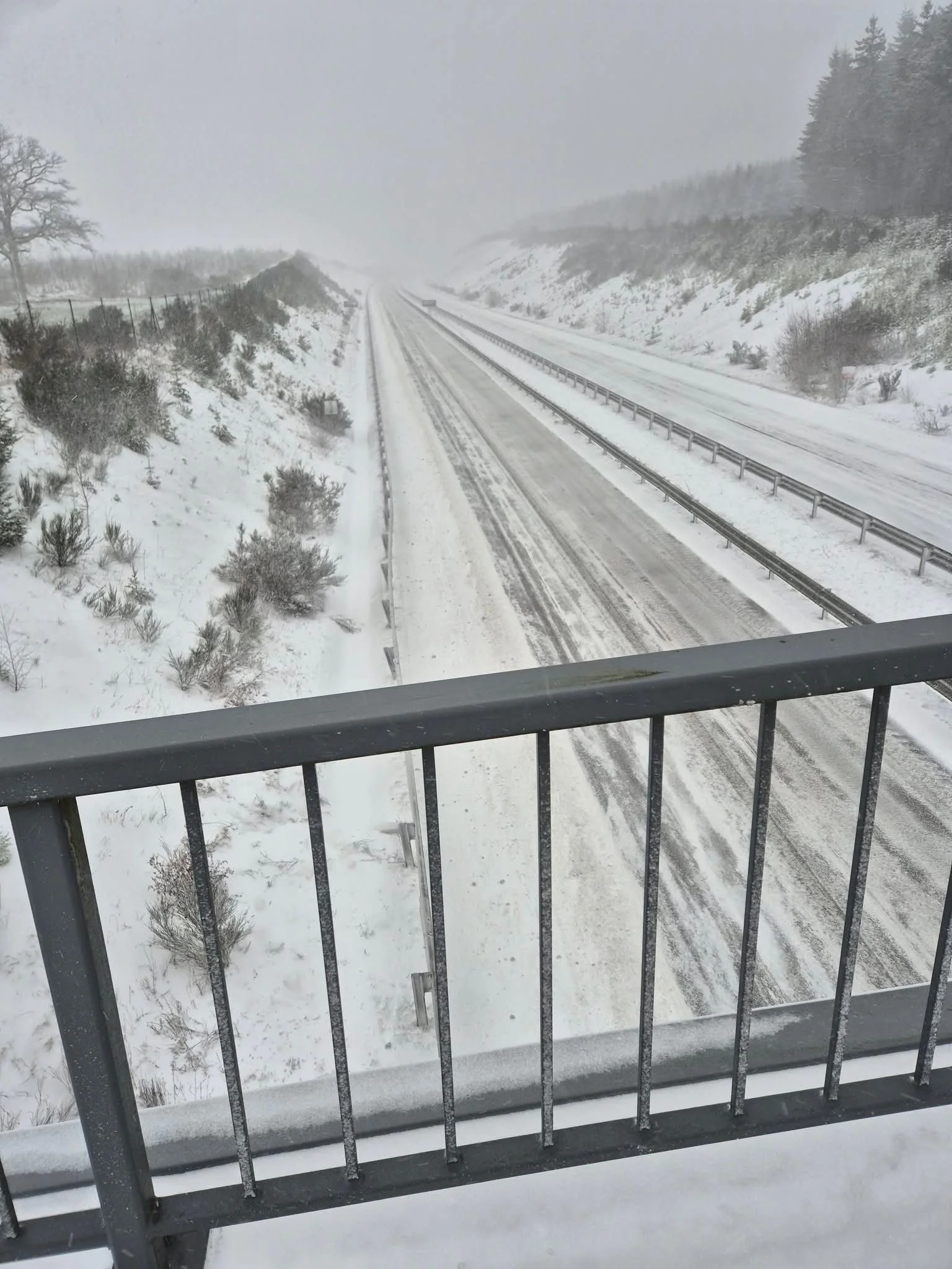 (PHOTOS) Neige et vent : circulation paralysée ce mercredi, amélioration progressive mais conditions difficiles dans le sud
