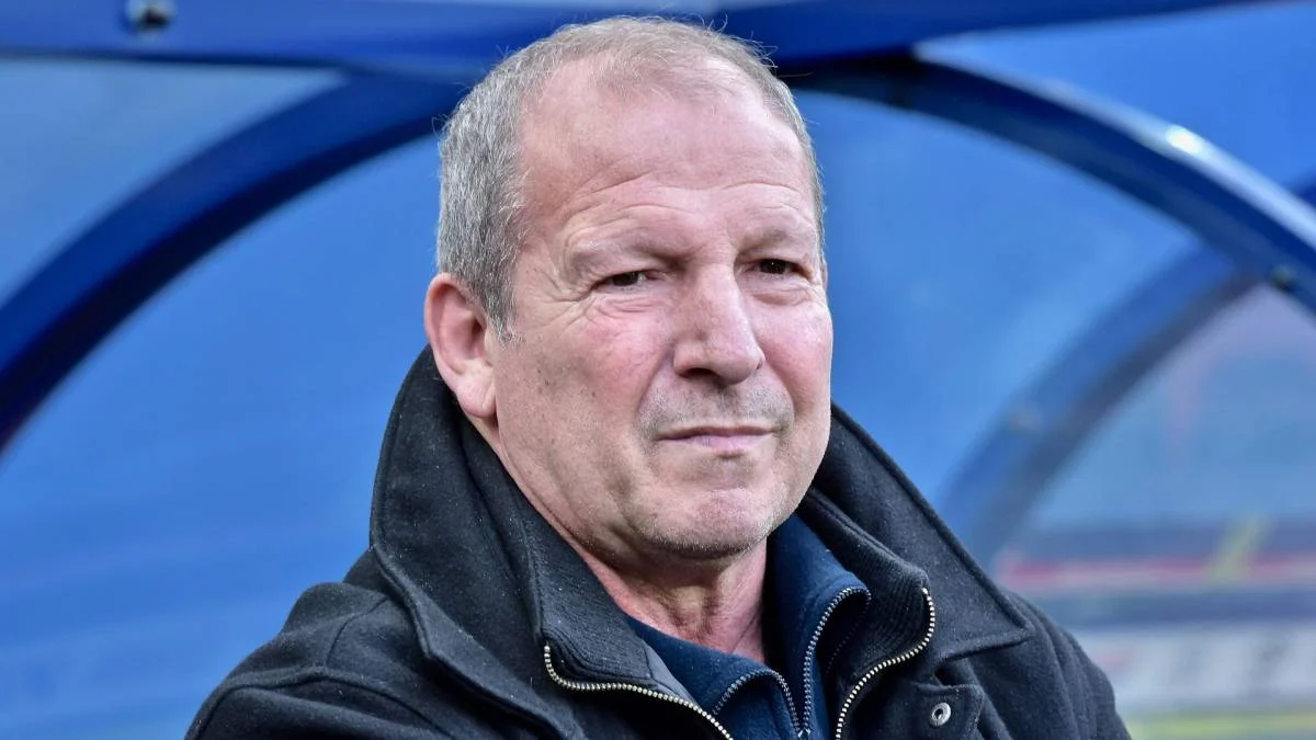 Rolland Courbis (1953-2026) : une voix et une vie de football s’éteignent à 72 ans