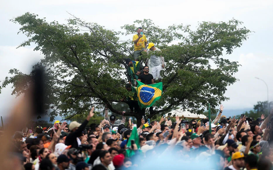 (VIDEO) Brésil : la foudre frappe une manifestation pro-Bolsonaro, plusieurs dizaines de blessés