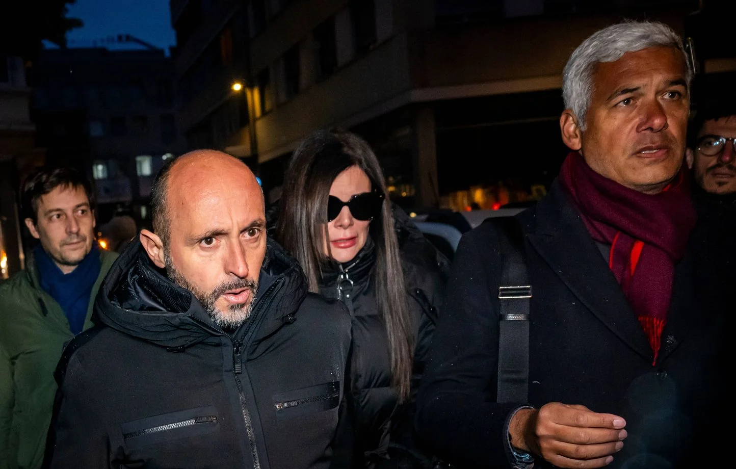 Incendie meurtrier à Crans-Montana : les propriétaires rejettent la faute sur le personnel décédé et les contrôles défaillants