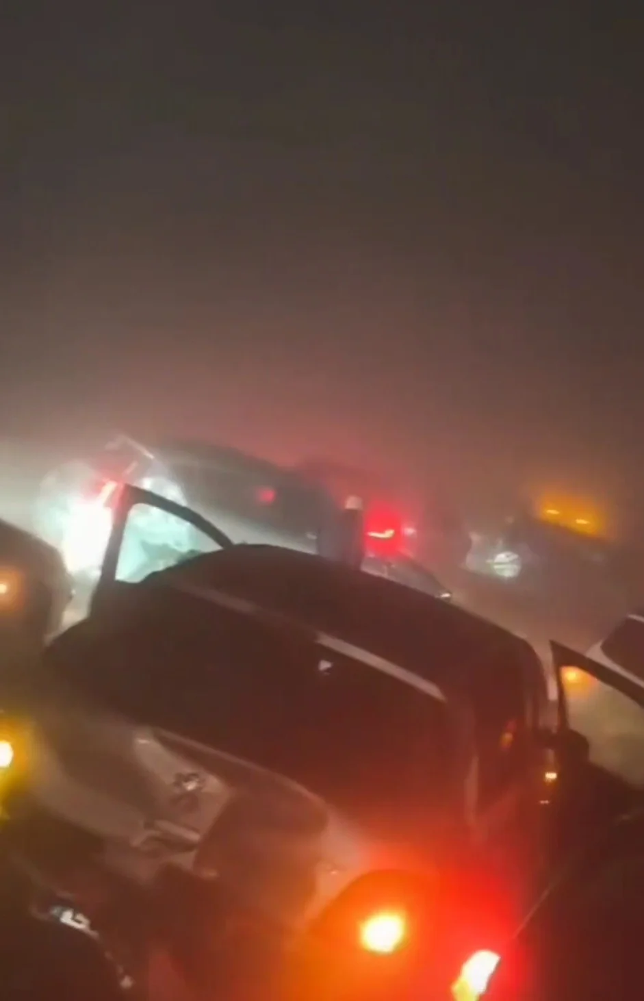 (VIDÉO) France : carambolage sur la RN2, 17 véhicules piégés par un brouillard dense