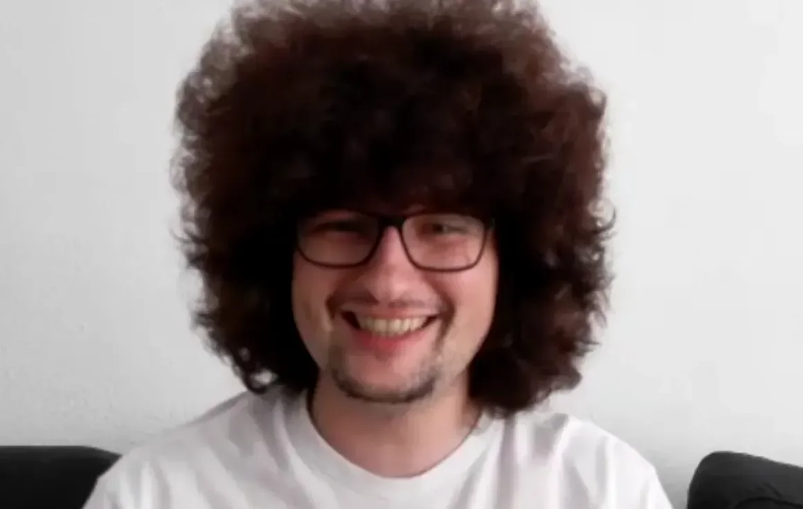 (VIDÉO) Il ne se coupera plus les cheveux avant 5 victoires de United