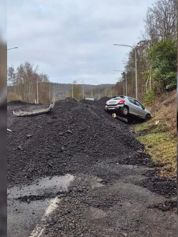 Accident nocturne sur la N90 à Mornimont, sans blessé