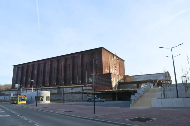 (PHOTOS) Liège met en vente le hall du Grand Palais de Coronmeuse