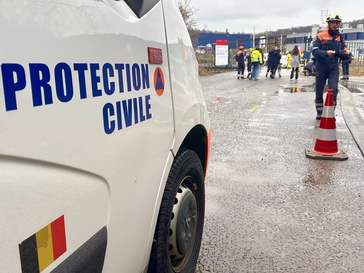 (PHOTOS) Liège : la Protection civile teste un nouveau dispositif d’approvisionnement en eau face aux incendies majeurs