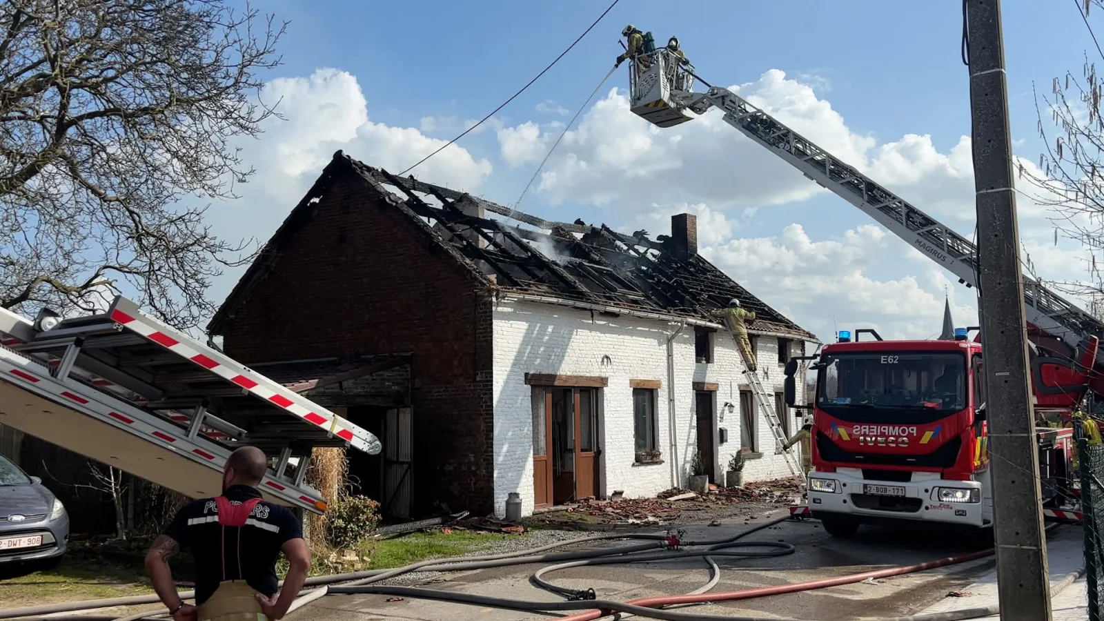 Incendie à Walhain : une habitation en feu, un occupant secouru par des riverains